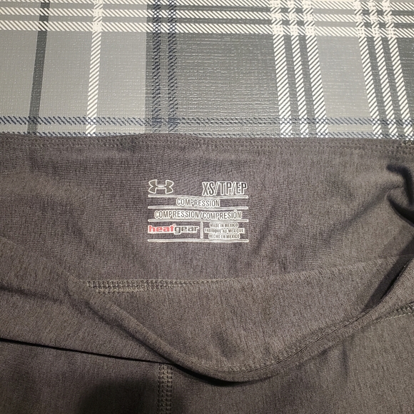 Grey Under Armour Biker Shorts XS - Picture 3 of 6